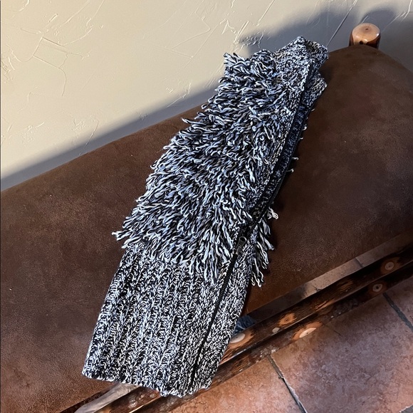 Cache Monochrome Knit Sweater - Picture 6 of 6